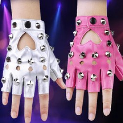 A pair of fashionable punk street dance performance pole dance gloves designed by Liudin for women who are engaged in foreign trade dancing