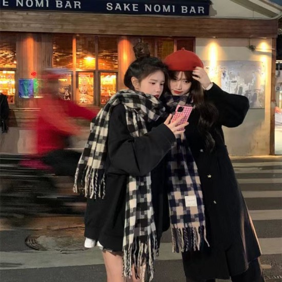 Wholesale of hot-selling, versatile fringed retro checkered scarves for women in winter, thick and warm scarves and shawls Wholesale of hot-selling, versatile fringed retro checkered scarves for women in winter, thick and warm scarves and shawls