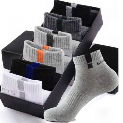 Cross-border men's mid-top cotton socks for autumn and winter in stock, anti-sweat-absorbing casual sport letter sports socks manufacturer
