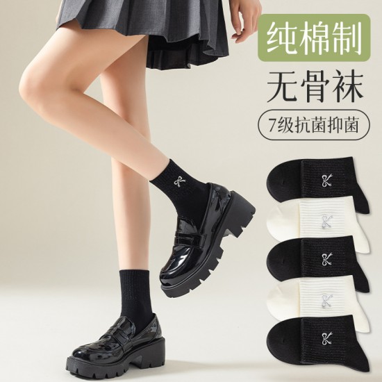 2024 autumn/Winter cross-border European women's socks, cute black jacquard bow, breathable and fashionable mid-calf long socks 2024 autumn/Winter cross-border European women's socks, cute black jacquard bow, breathable and fashionable mid-calf long socks