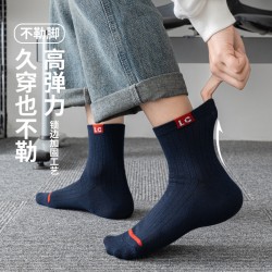 New men's mid-top cotton socks for autumn and winter in stock, anti-sweat-absorbing casual LC letter sports socks manufacturer, keep warm