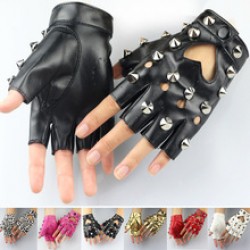 A pair of fashionable punk street dance performance pole dance gloves designed by Liudin for women who are engaged in foreign trade dancing