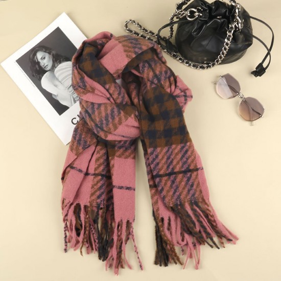 A Korean-style checkered color-blocking faux cashmere scarf with a winter atmosphere, a thickened warm shawl for women, tassels, and a student scarf A Korean-style checkered color-blocking faux cashmere scarf with a winter atmosphere, a thickened warm shawl for women, tassels, and a student scarf