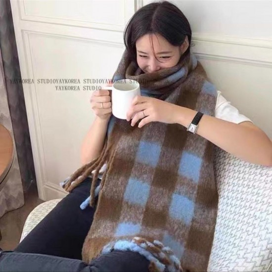 The same checked scarf as Yu Shuxin, the little red book style scarf, a versatile winter thick and warm tassel couple shawl The same checked scarf as Yu Shuxin, the little red book style scarf, a versatile winter thick and warm tassel couple shawl