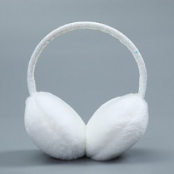 Foldable ear cups for both men and women to keep warm, windproof and frost-proof in winter. The whole detachable memory hair band and simple plush ear bags