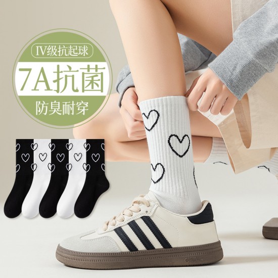 The 2024 autumn and winter European women's socks are sweet and cute, full jacquard heart-shaped, breathable, fashionable and light luxury mid-calf long socks The 2024 autumn and winter European women's socks are sweet and cute, full jacquard heart-shaped, breathable, fashionable and light luxury mid-calf long socks