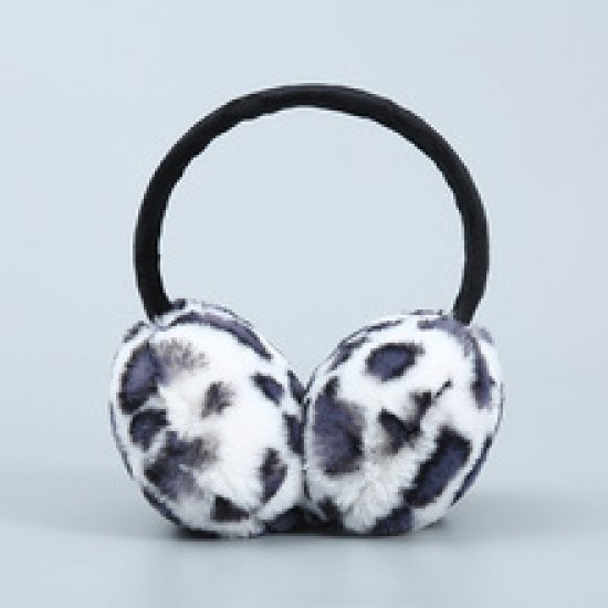 Ear cups for warmth, a cute and adorable girl in winter, ear hats, ear bags, winter ear protectors, folding ear warm ears, ear covers, and ear tips Ear cups for warmth, a cute and adorable girl in winter, ear hats, ear bags, winter ear protectors, folding ear warm ears, ear covers, and ear tips